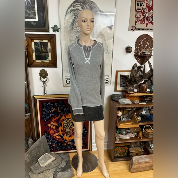 Grey Raglan Top with White Thread Trim - Picture 5 of 10